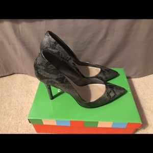 CHARLES by Charles David silver snake print pumps